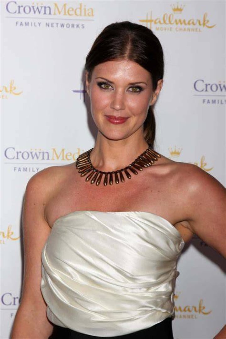 Sarah Lancaster Young: A Rising Star in the Entertainment Industry